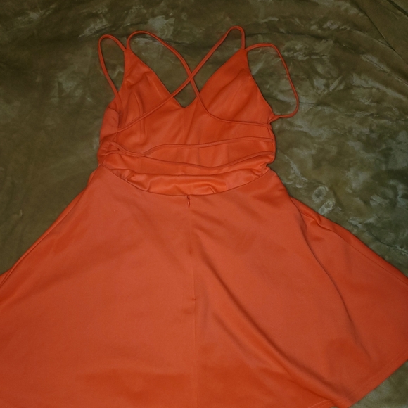 Backless Summer Dress - Picture 2 of 2